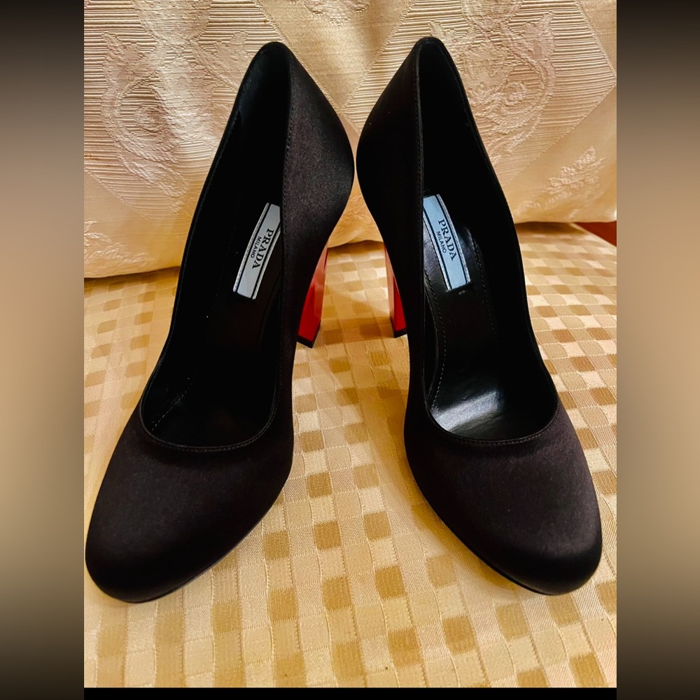 Prada
 Thunder Pumps
 36 - Picture 4 of 11